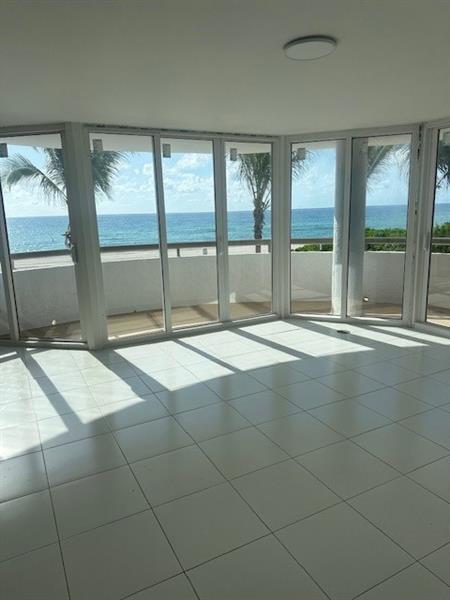 Foto principal - 15645 Collins Ave