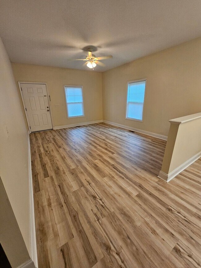 Foto del edificio - 3BR 2BA Townhome