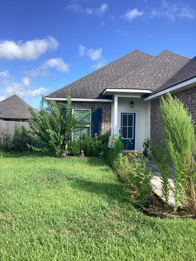 Building Photo - Great Location! 3 bedroom 2 bath!