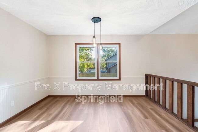 Building Photo - 4536 S Crescent Ave