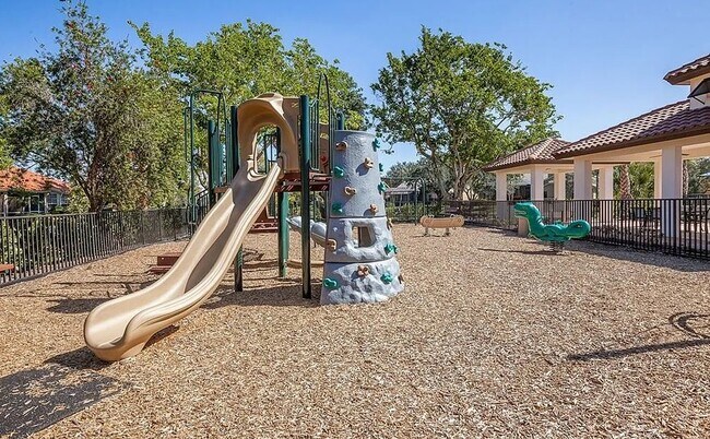 Building Photo - 1750 San Bernadino Way