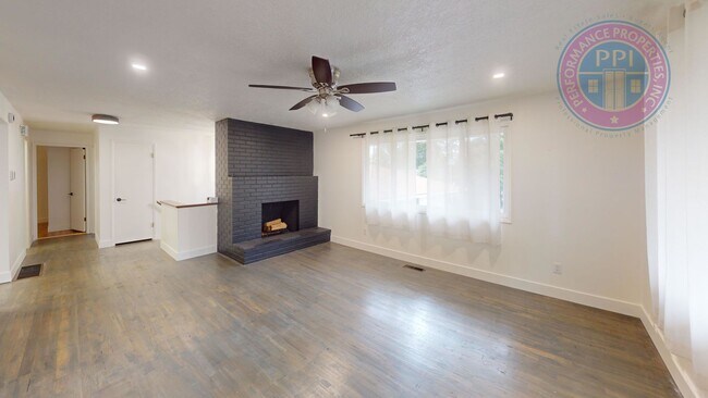 Foto del edificio - * DESIRABLE MILWAUKIE HOME!  A GARDENER'S ...