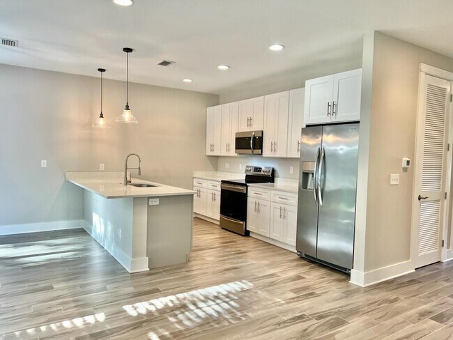 Foto del edificio - 15 Lighthouse Pointe Blvd