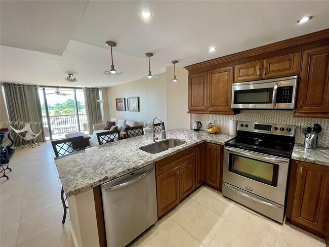 Foto del edificio - 20301 W Country Club Dr