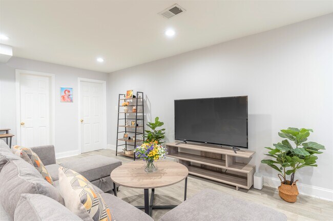 Building Photo - 41 Florida Ave NW