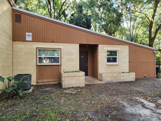Building Photo - 208 NE 7th Pl