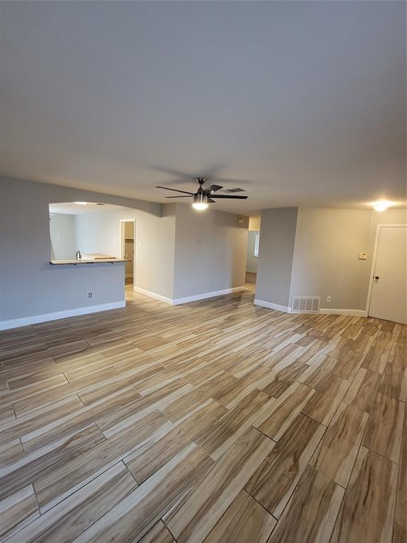 Building Photo - 213 Spring Branch Dr