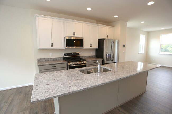 Building Photo - 14317 Summit View Ln