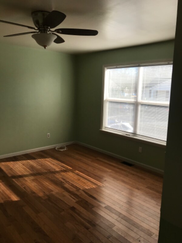 Foto del edificio - 249 Locust Ln