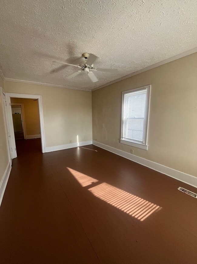 Building Photo - 943 Central-2