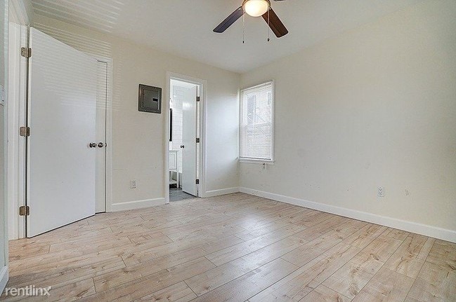 Building Photo - 1 br, 1 bath Apartment - 1741 Cedar Avenue 3