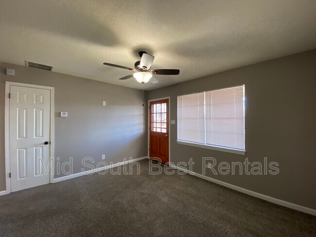 Foto del edificio - 3923 Oakshire St
