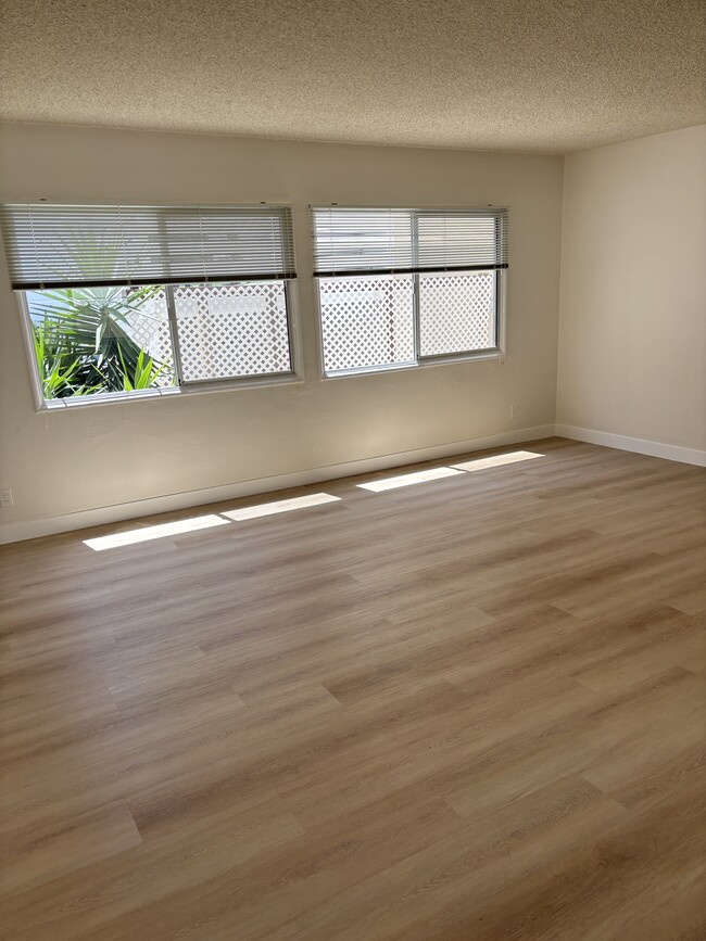 Building Photo - 315 Longfellow Ave
