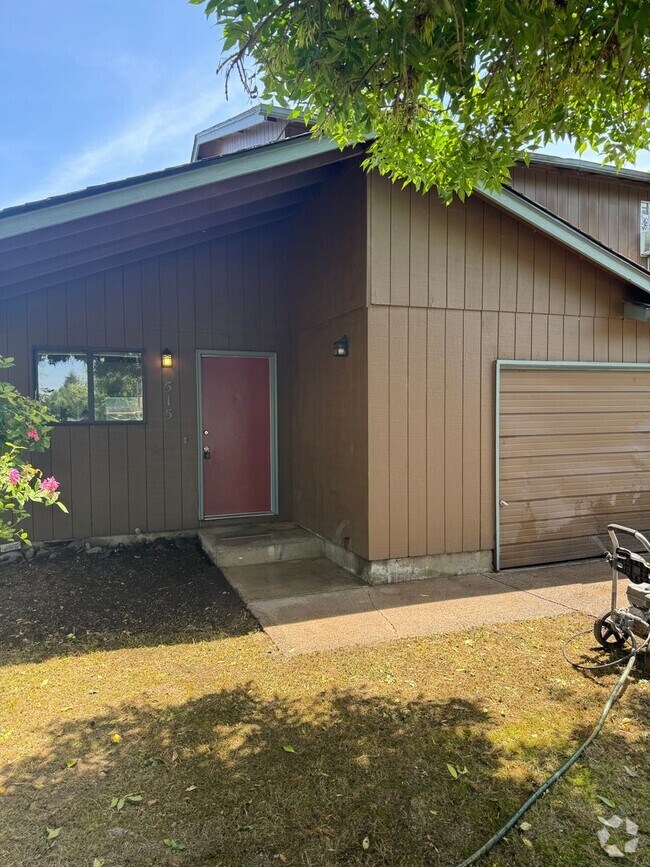 Building Photo - 515-517 S 49th Pl