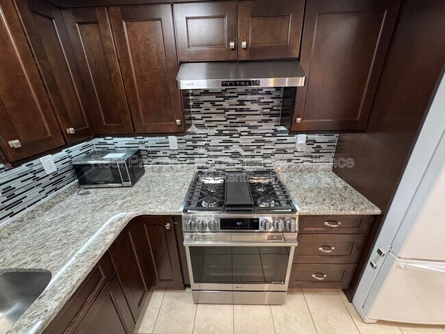 Building Photo - 50 Colonial Dr