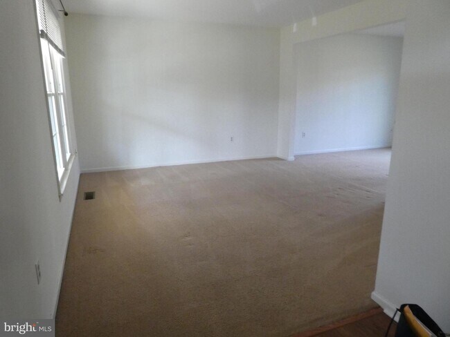 Foto del edificio - 8922 Lake Braddock Dr
