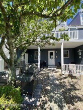 Building Photo - 10 SE Central Ave