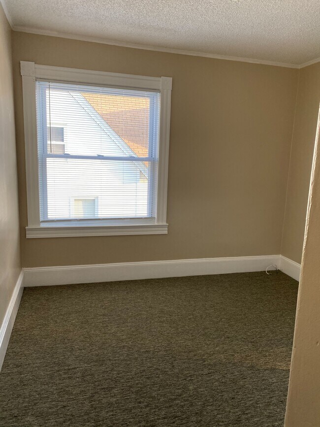 bedroom - 25 Ware St