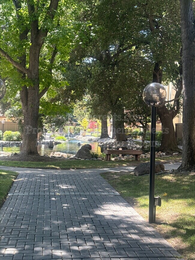 Foto del edificio - 3701 Colonial Dr