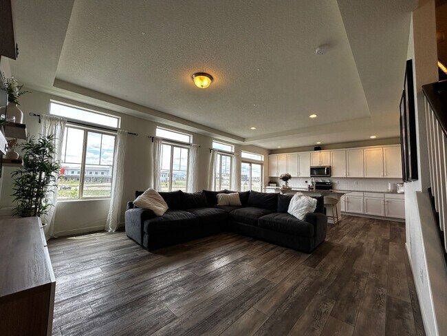 Foto del edificio - 3 Bed 3 bath house in Banning Lewis!