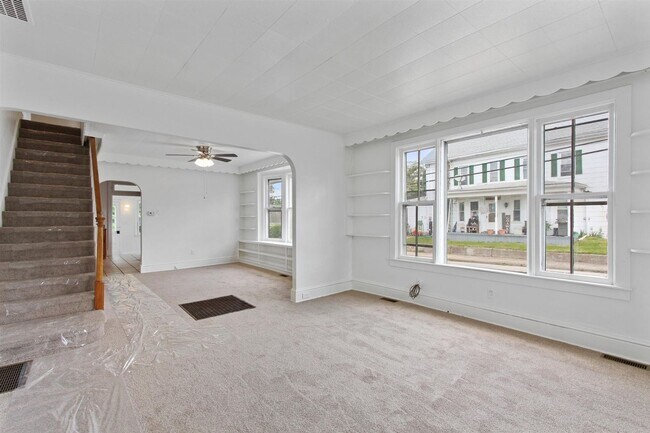 Building Photo - Bright 3 Bedroom, 1.5 Bath Home in Mount Wolf!