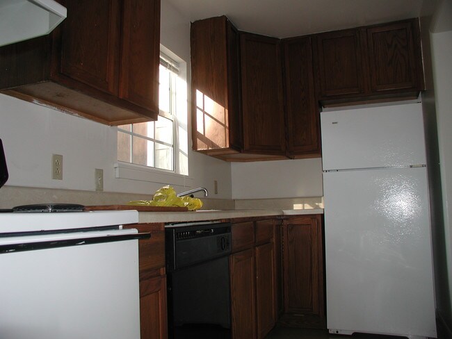Foto del edificio - 107 Longwood Dr