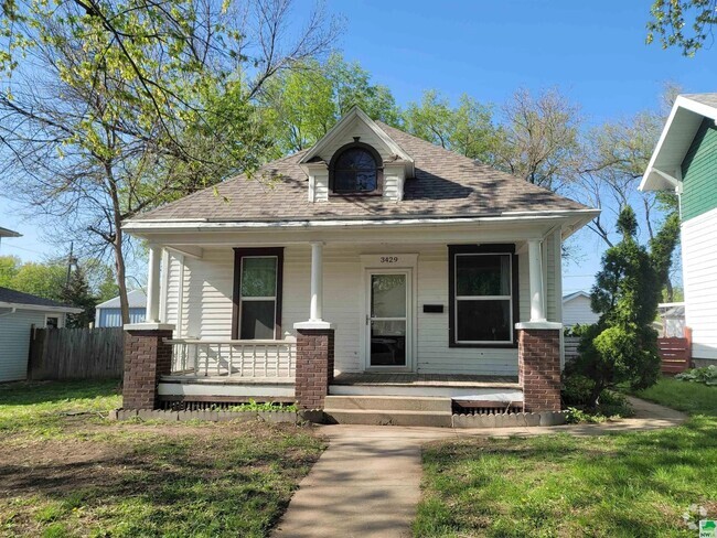 Building Photo - 3429 6th Ave