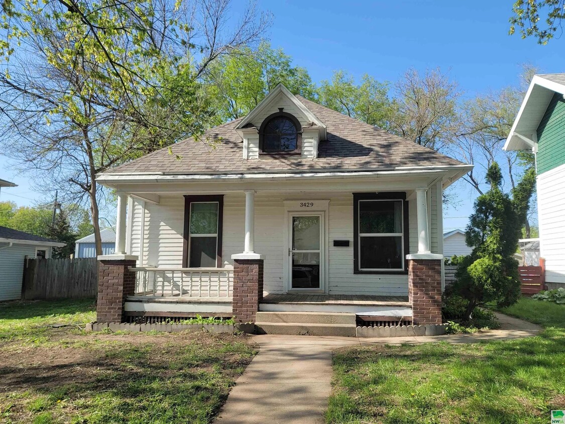 Foto principal - 3429 6th Ave