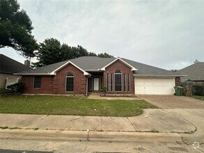 Building Photo - 2904 Elaine Ct
