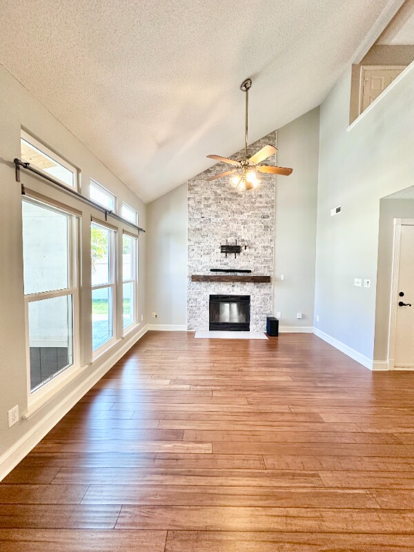 Foto del edificio - 10223 Bon Meade Ln