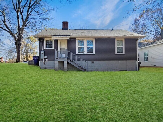 Foto del edificio - 120 Webster Rd