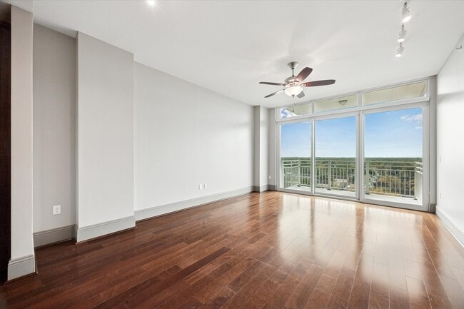 Foto del edificio - 9870 Gaylord Dr