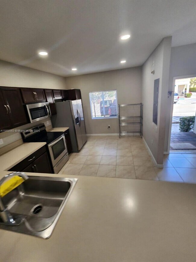 Foto del edificio - 2810 NW 181st St