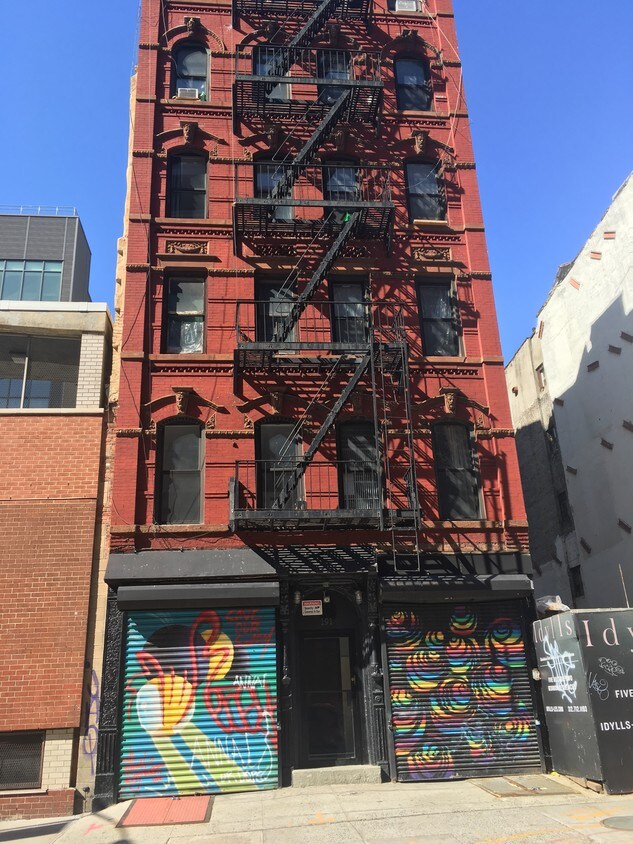 Primary Photo - 191 Henry St