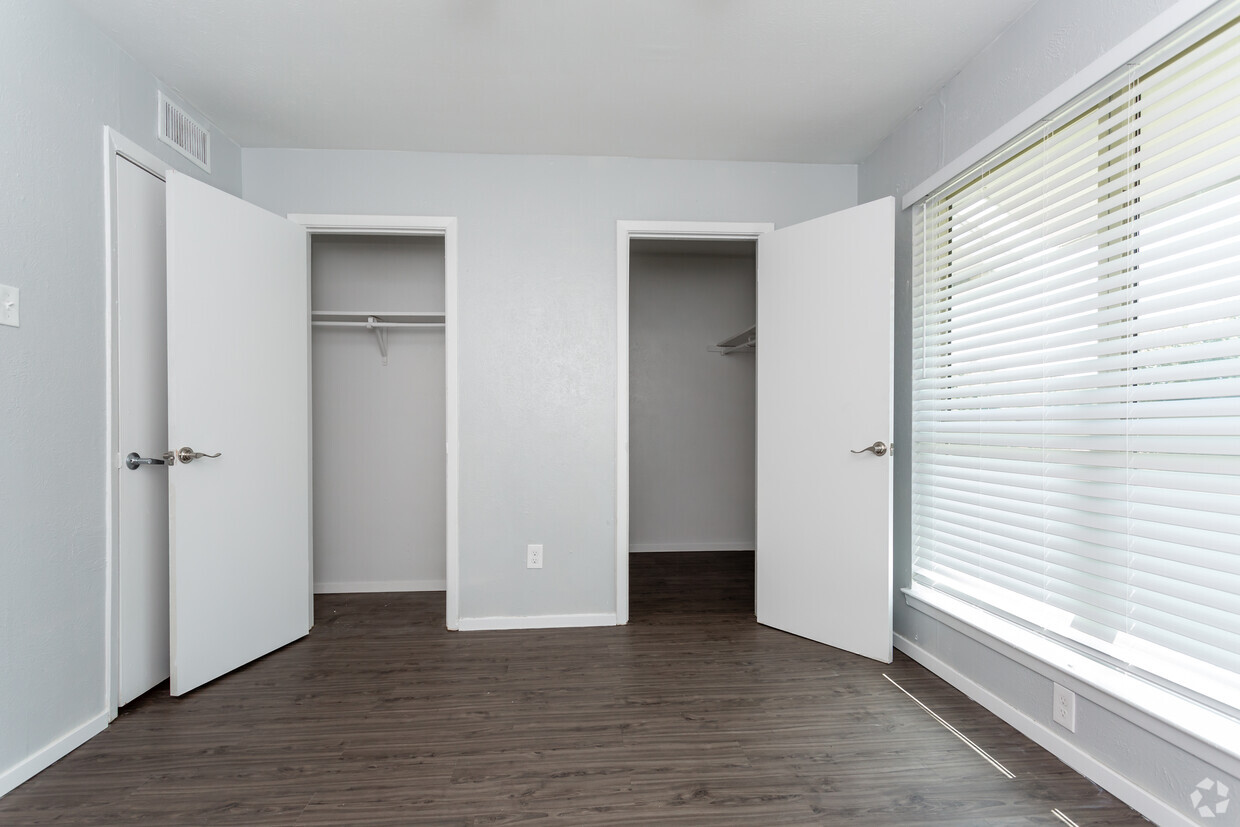 3BR,1BA-1120SF - Texas Apartments