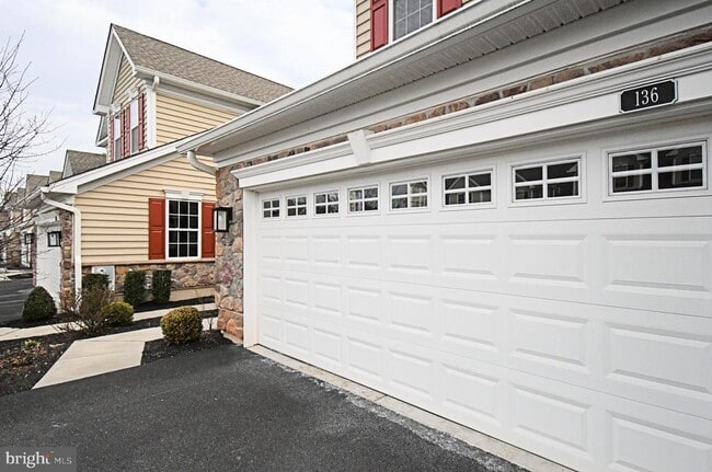 Building Photo - 136 Iron Hill Way