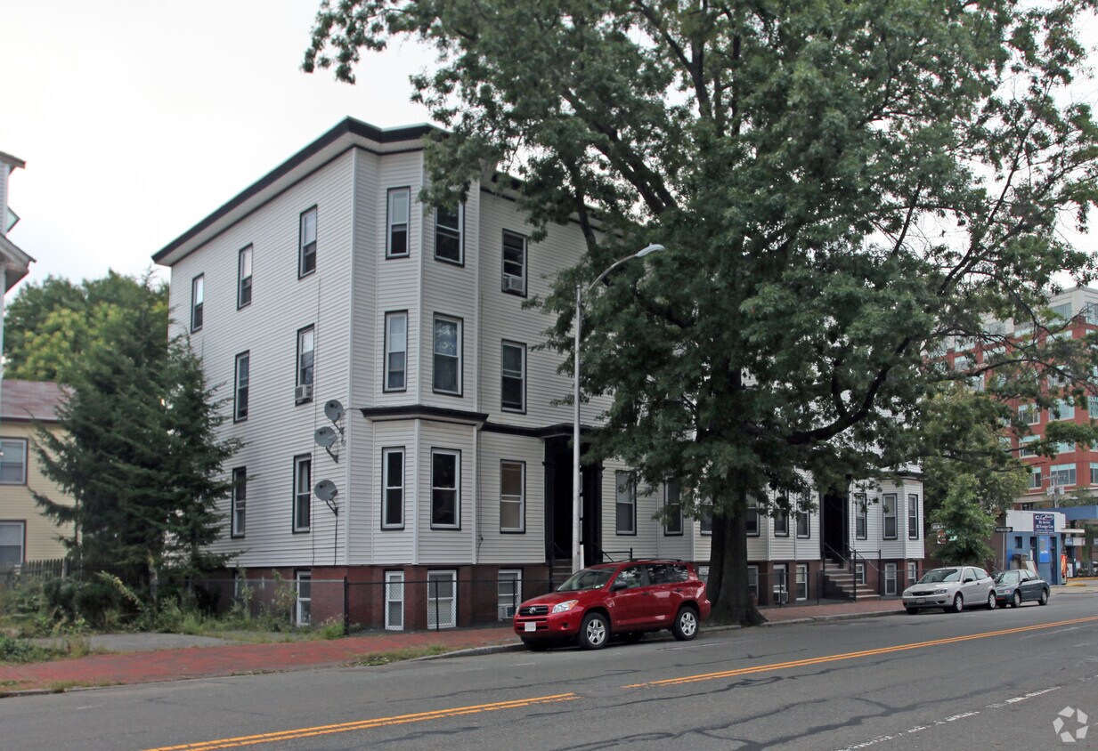 Building Photo - 223-225 Broadway