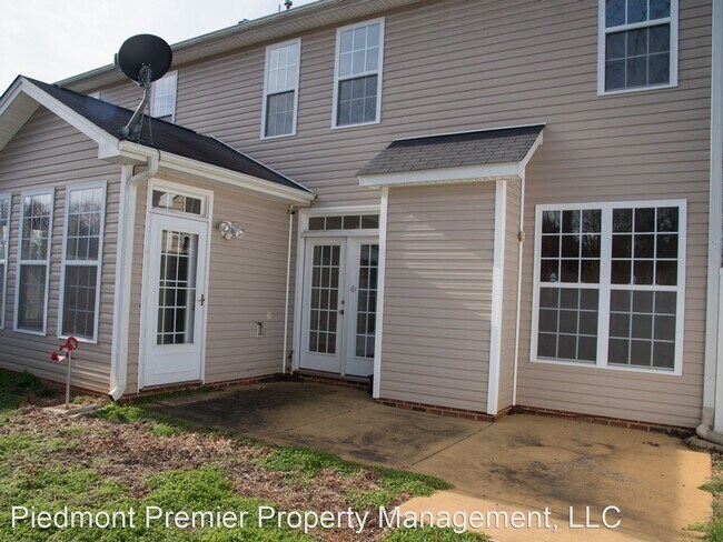 Building Photo - 3 br, 2.5 bath House - 1615 Weatherend Dr