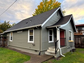 Building Photo - 1635 Mill St