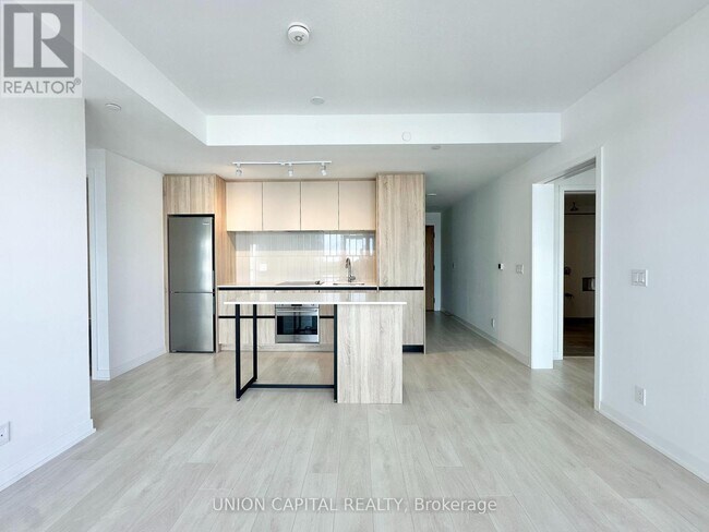 Building Photo - 7950 Bathurst St