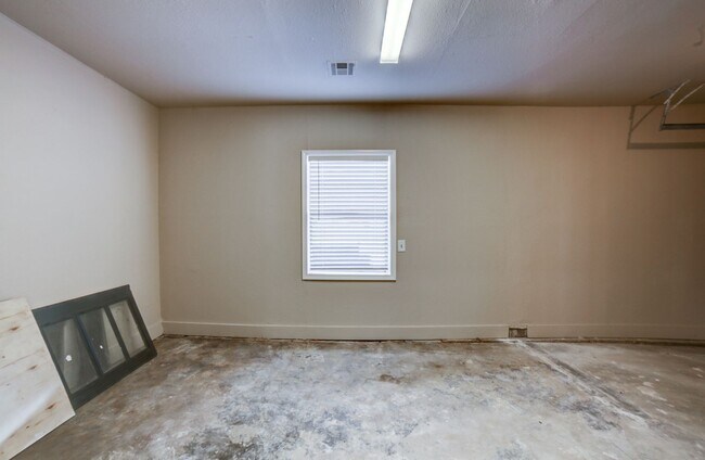Building Photo - Updated 3 Bedroom 1 Bath Sapulpa!