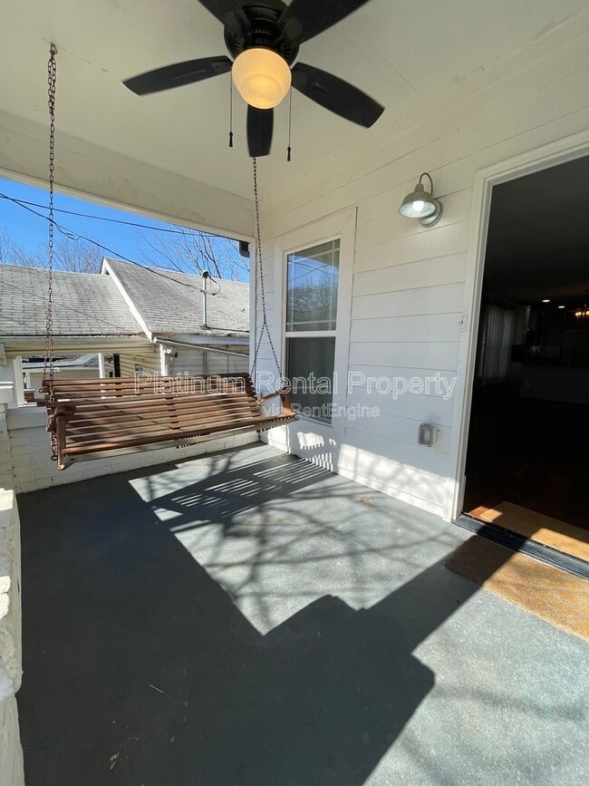 Photo - 301 Fletcher St SW House