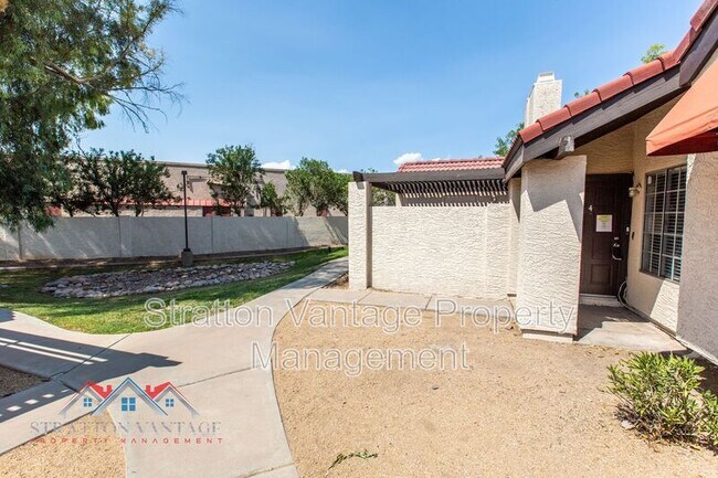 Building Photo - 911 S Siesta Ln