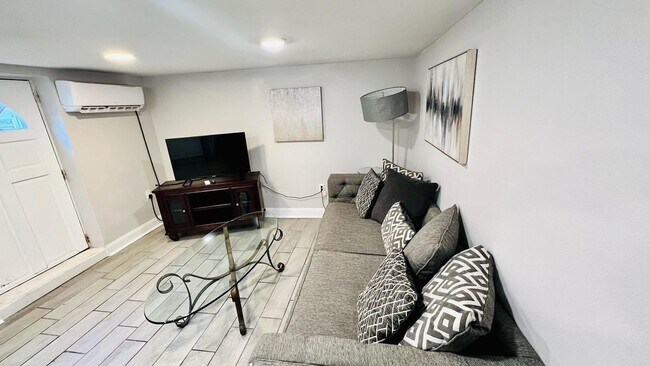 Building Photo - 5924 St Claude Ave