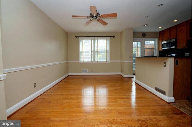 Building Photo - 419 Rodgers Ct