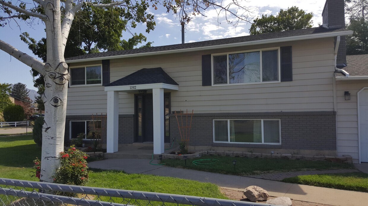 Primary Photo - 1192 N Fort Ln