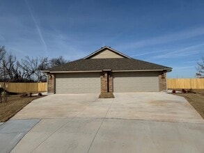 Building Photo - 605 Marlin Ct