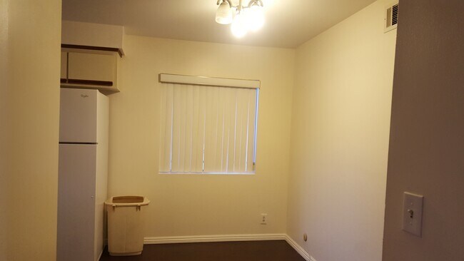 Building Photo - 1006 Walnut Grove Ave