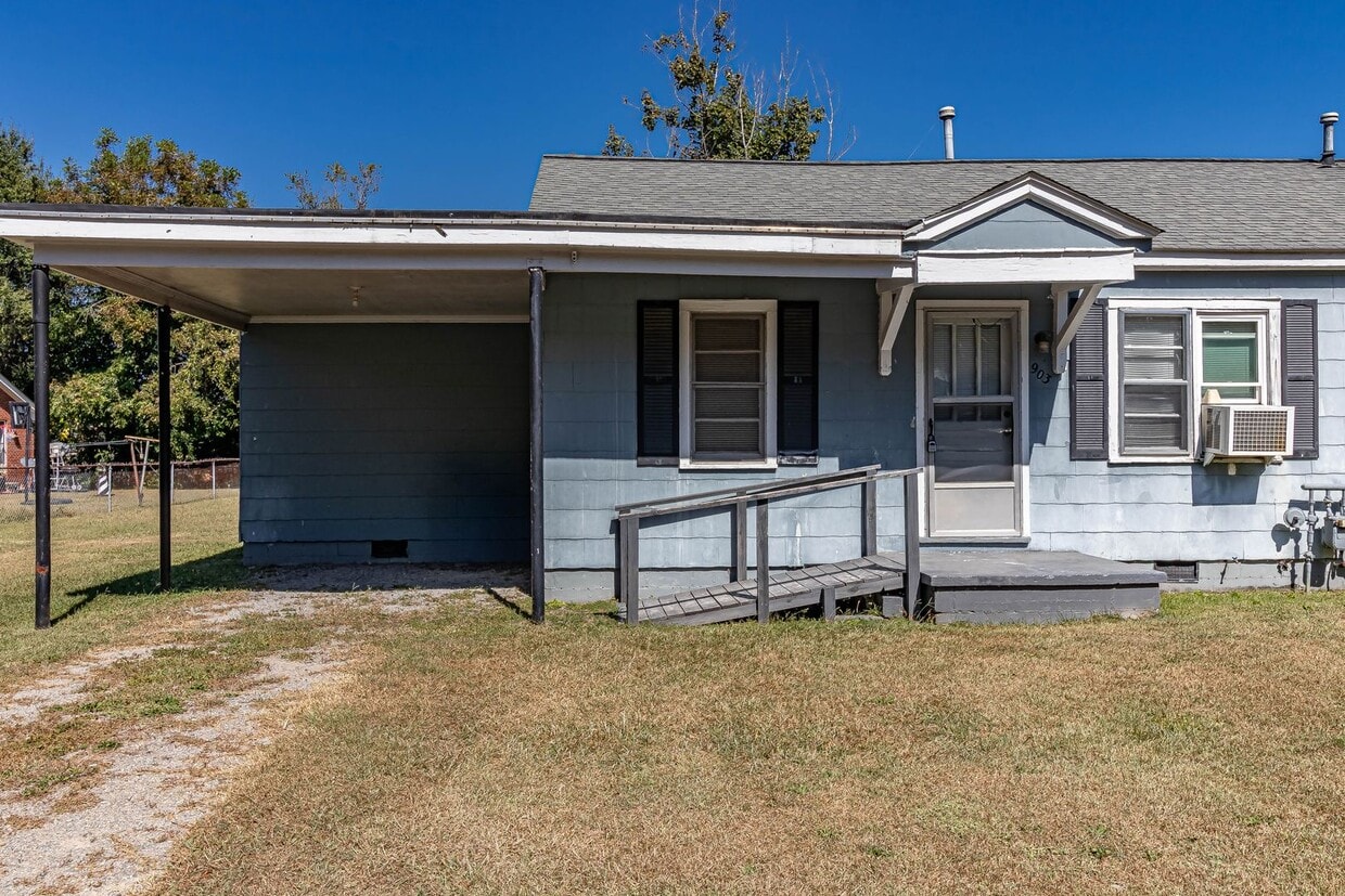 Primary Photo - 2 BR | 1 BA Duplex Unit - Great Central Lo...