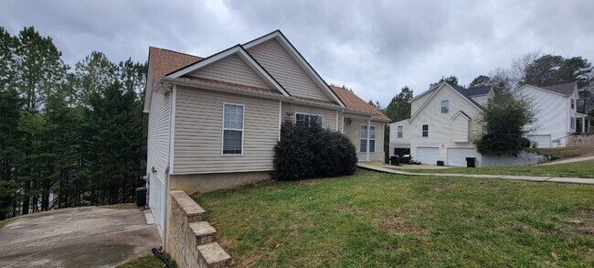 Building Photo - Beautiful 3 bedroom, 3 bath home in great ...